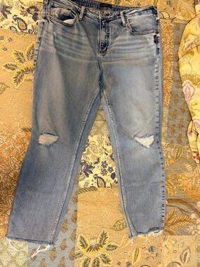 Silver Jeans Light Wash Distressed Ankle Crop Jeans  W36/L28
